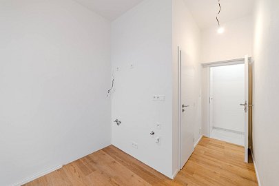 Prodej bytu 1+kk 16 m², Kolmá, Praha-Vysočany