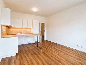 Pronájem bytu 2+kk 46 m², Bulharská, Praha-Vršovice